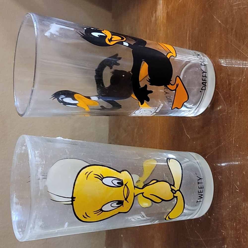 Twenty and daffy cups